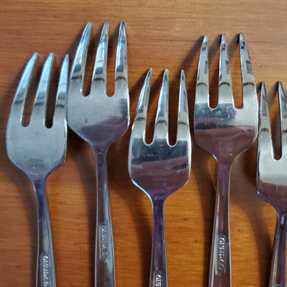 ONEIDA Seafood Forks Set of 6 Small Stainless Steel 4 3/4" Square Handle - Picture 6 of 7